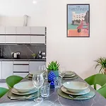 Stylish Apartment - Casa Leone - Center